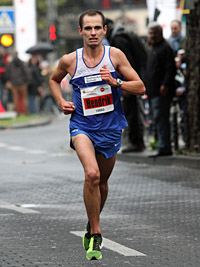 Hendrick Pfeiffer gewinnt Köln Halbmarathon